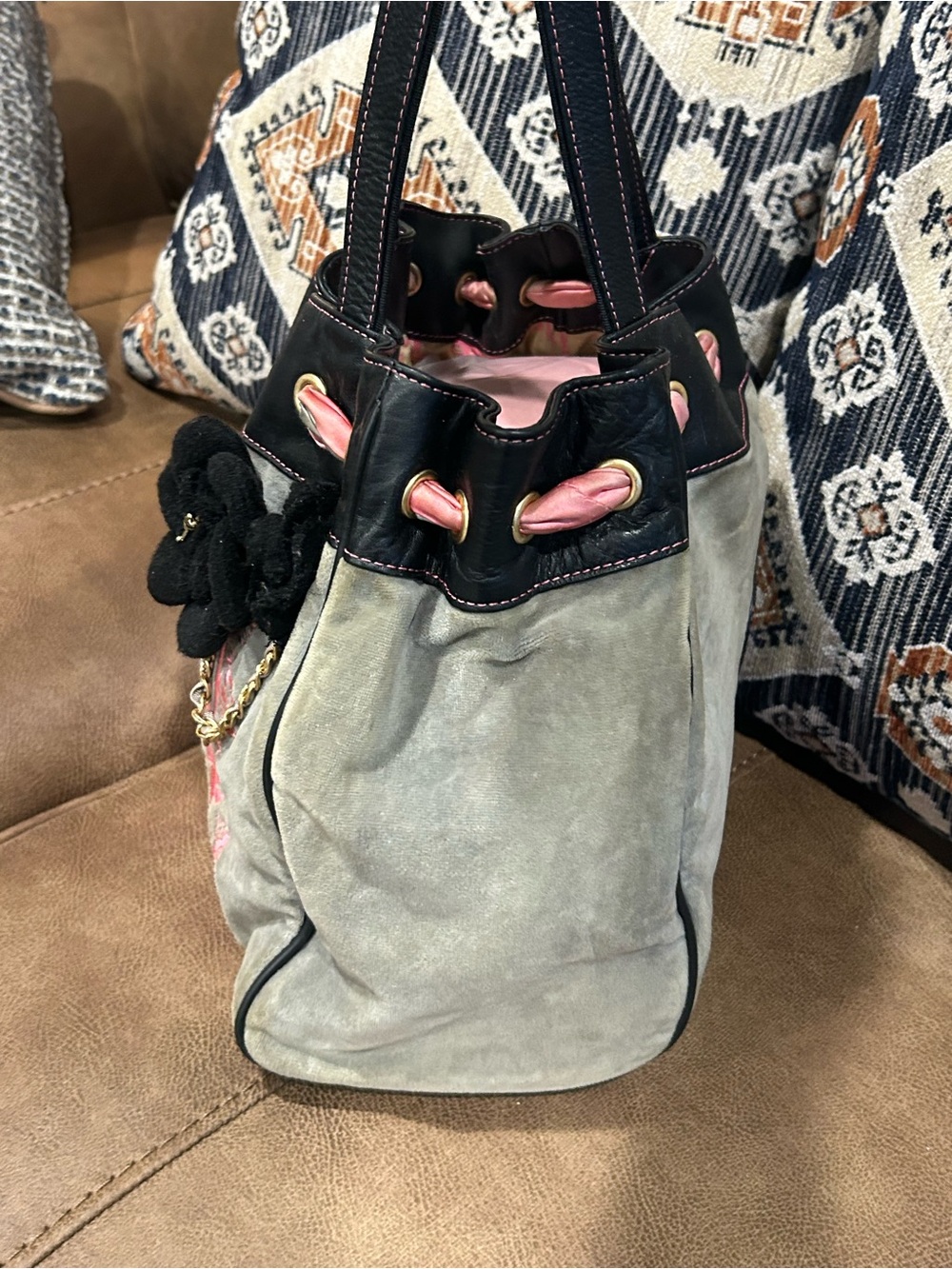 Juicy Couture Pink Y2K VINTAGE & Gray Velvet Drawstring Tote with Black Flower - Picture 3 of 11
